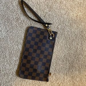 Fake Luis Vuitton wristlet